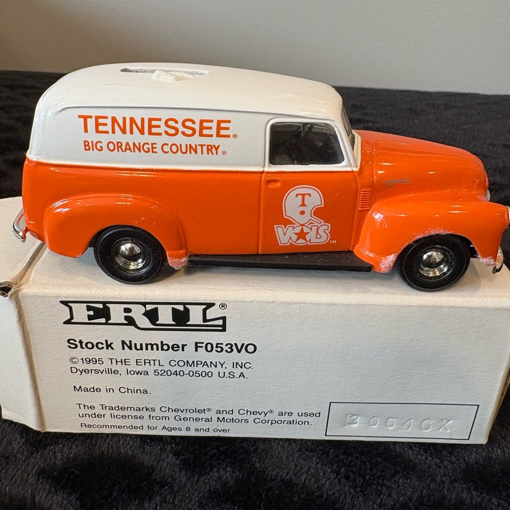 NIB Tennessee Big Orange Country 1.64 Die-Cast Model